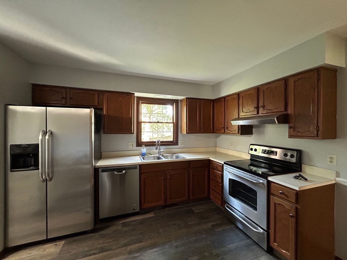 Strongsville House: 8659 GROVESIDE DR