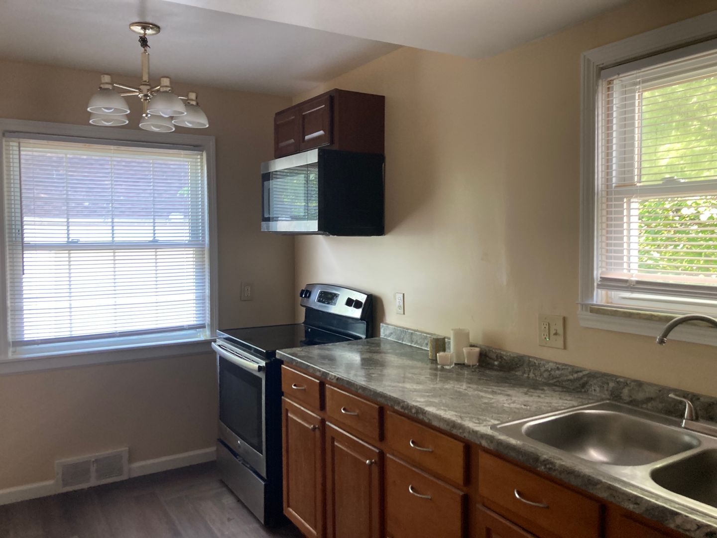 South Euclid House: 4206 Hinsdale Rd