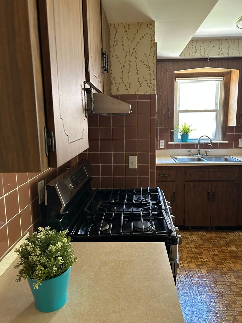 South Euclid House: 4409 Adrian Road