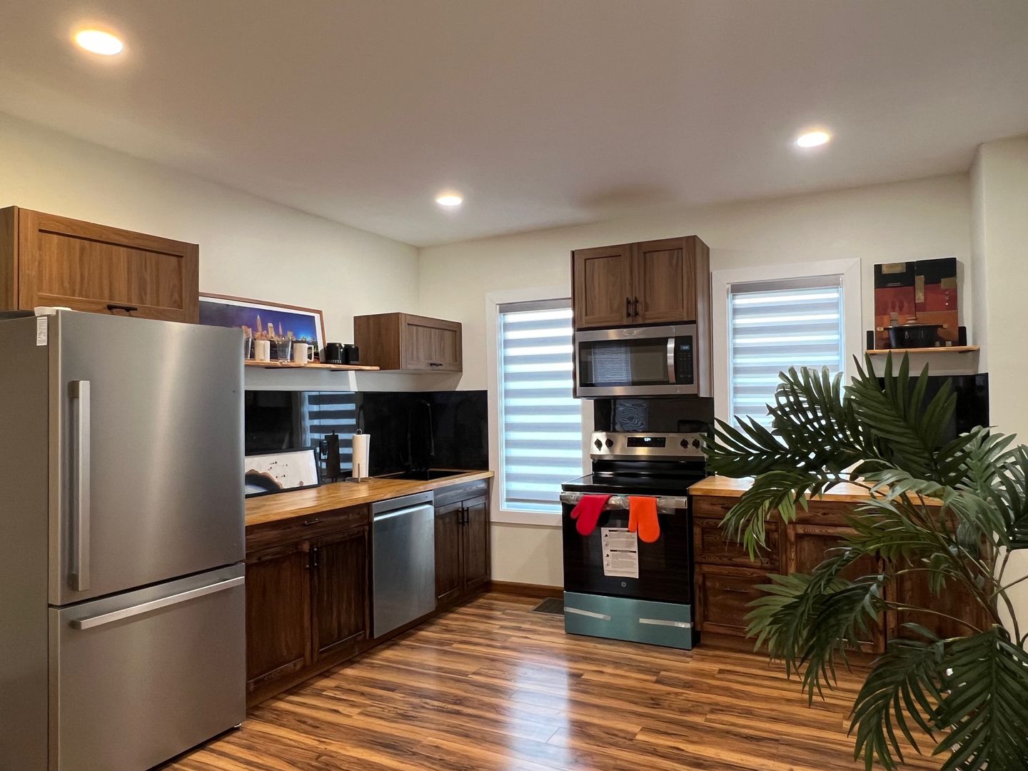 Cleveland House: 7515 Lawn Ave