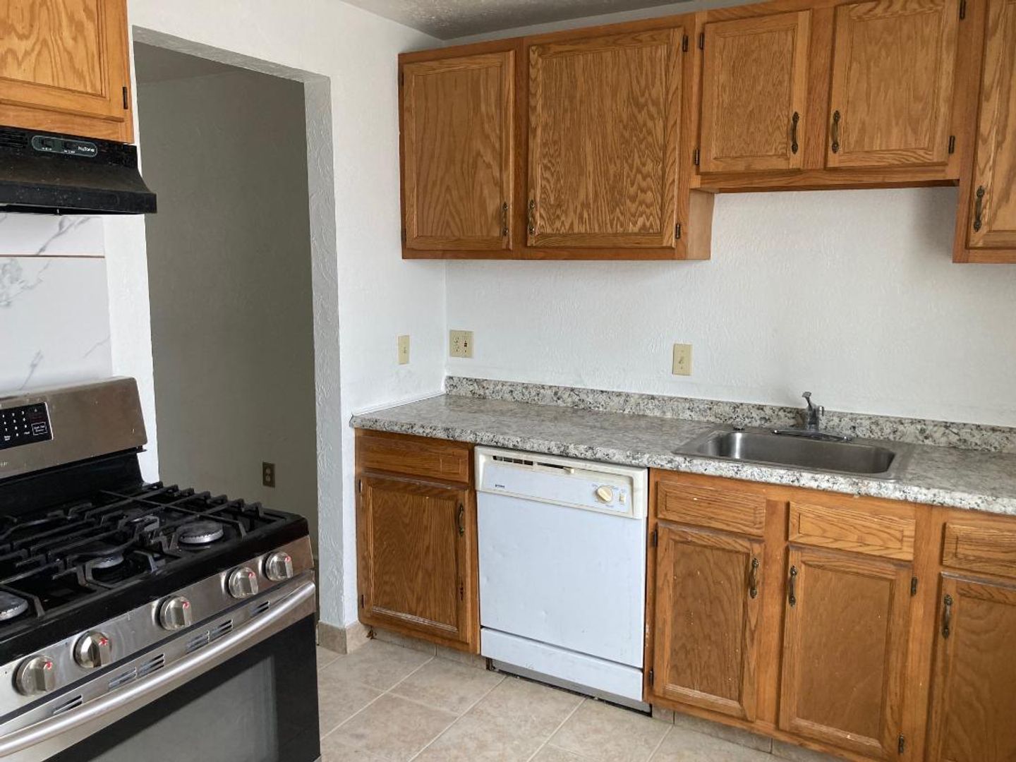 Warrensville HTS House: 4871 Banbury Rd