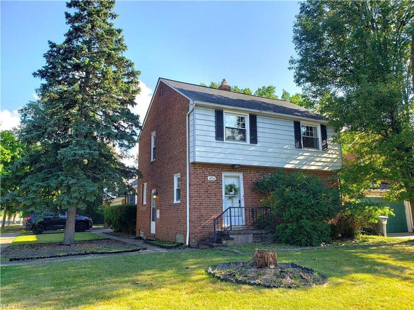 Lyndhurst House: 4856 Edsal Rd