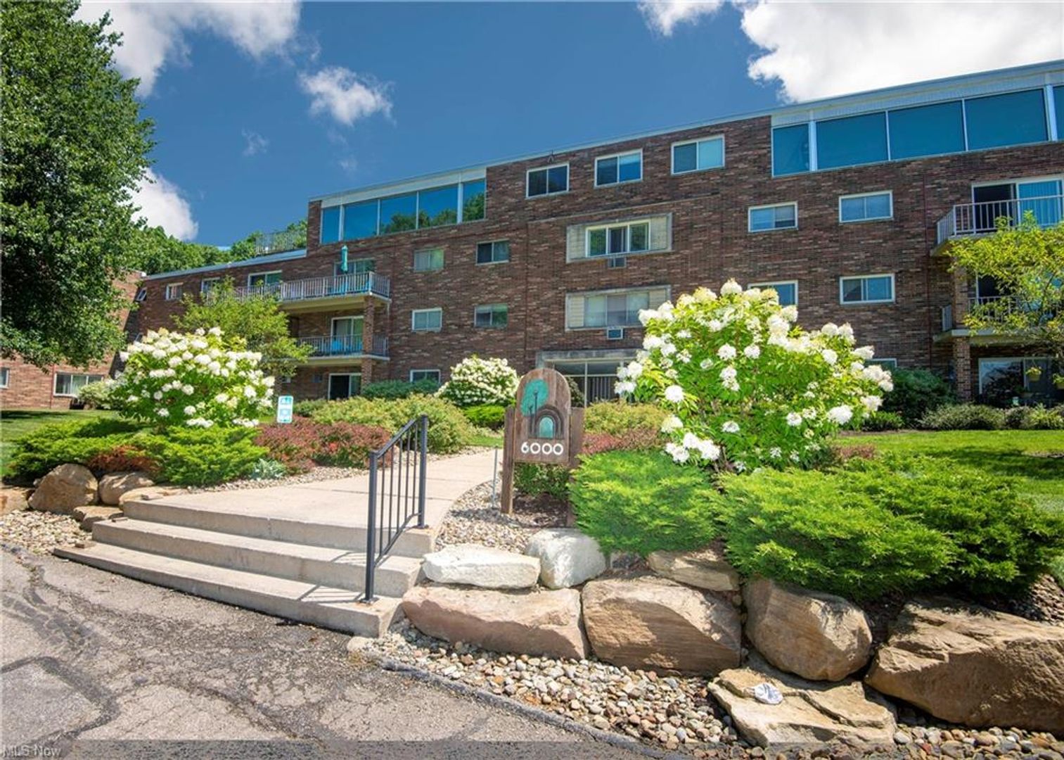 Chagrin Falls House: 6000 Nob Hill Dr.