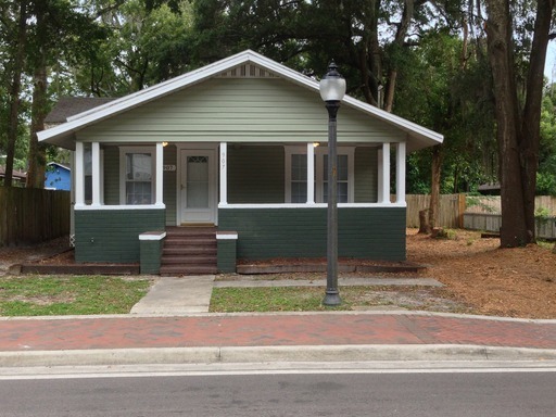 Gainesville House: 907 NW 5th Avenue