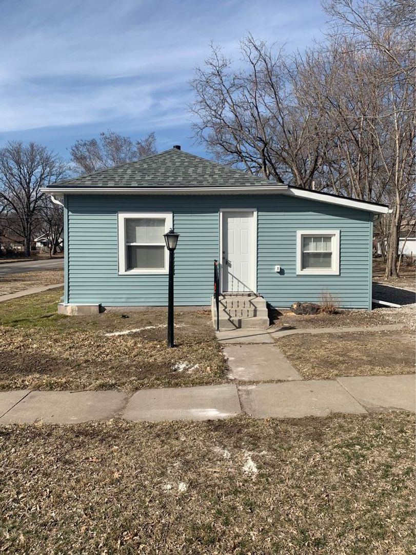 Lincoln House: 1004 Peach
