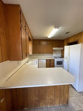 110 West Nimitz Street, Fredericksburg, TX 78624