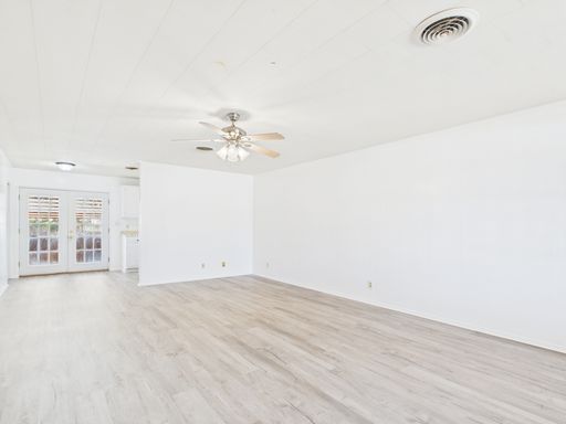 100 Northwest Drive - 17, Fredericksburg, TX 78624