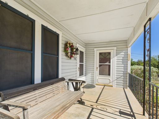 206 North Edison Street, Fredericksburg, TX 78624