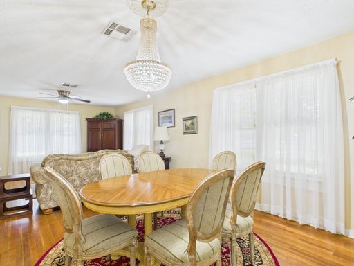 206 North Edison Street, Fredericksburg, TX 78624