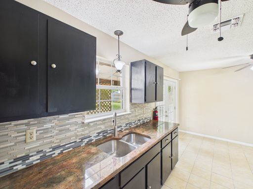 328 Glenmoor, Fredericksburg, TX 78624