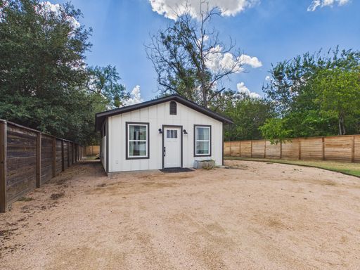 421 E Orchard, Fredericksburg, TX 78624