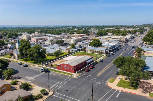 117 N Adams  , Fredericksburg, TX 78624