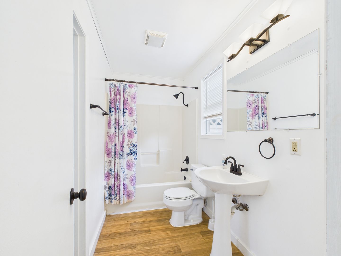 Fredericksburg House: 108 Beverly Drive