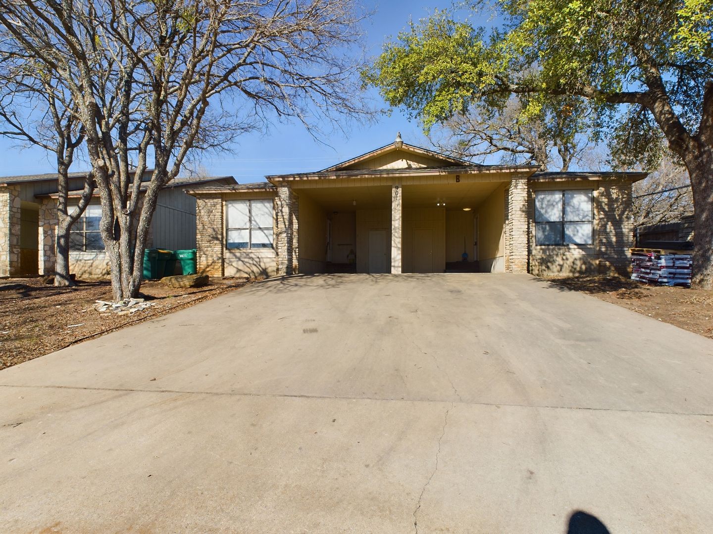 Marble Falls Apartment: 901 Mayfield Drive