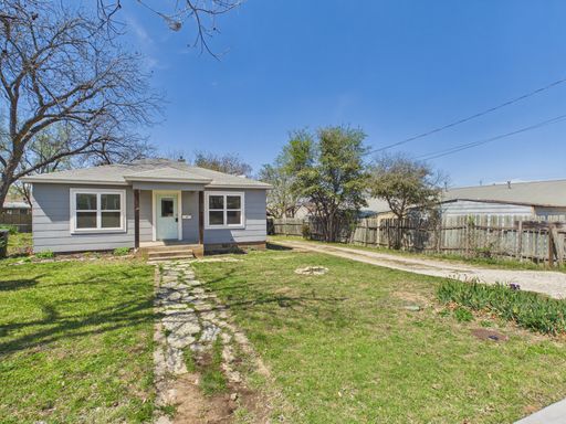 108 South Olive, Fredericksburg, TX 78624