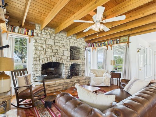 289 KC 474, Harper, TX 78631