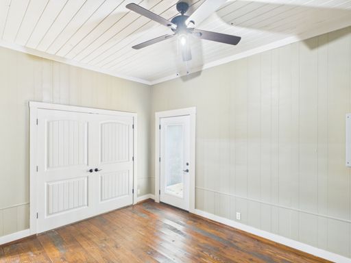 104 N Elk Street, Fredericksburg, TX 78624