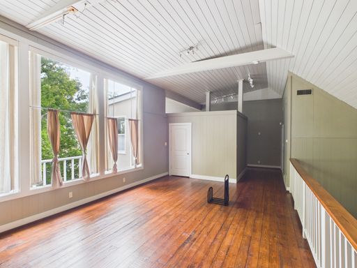 104 N Elk Street, Fredericksburg, TX 78624