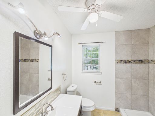 328 Glenmoor, Fredericksburg, TX 78624