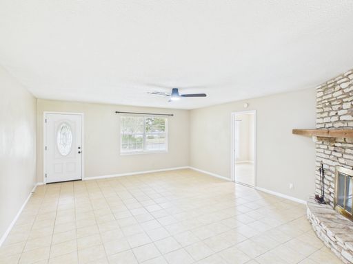 328 Glenmoor, Fredericksburg, TX 78624