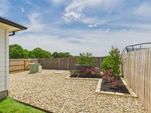 724 Grace Lane, Fredericksburg, TX 78624