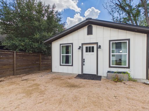 421 E Orchard, Fredericksburg, TX 78624