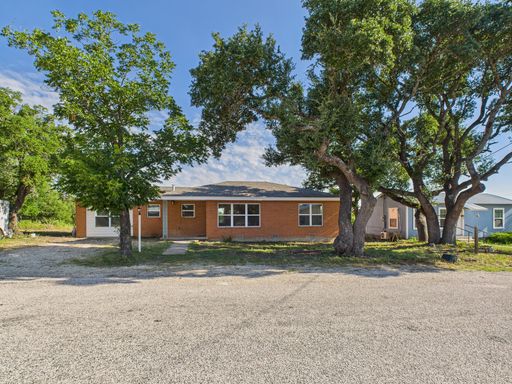 212 Myrtle Ave, Harper, TX 78631