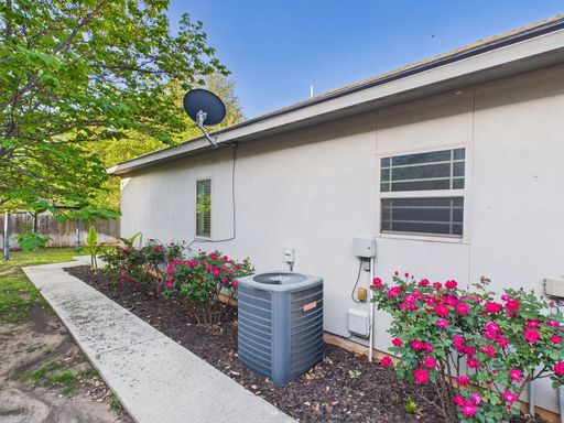 717 Darlington Drive, Fredericksburg, TX 78624