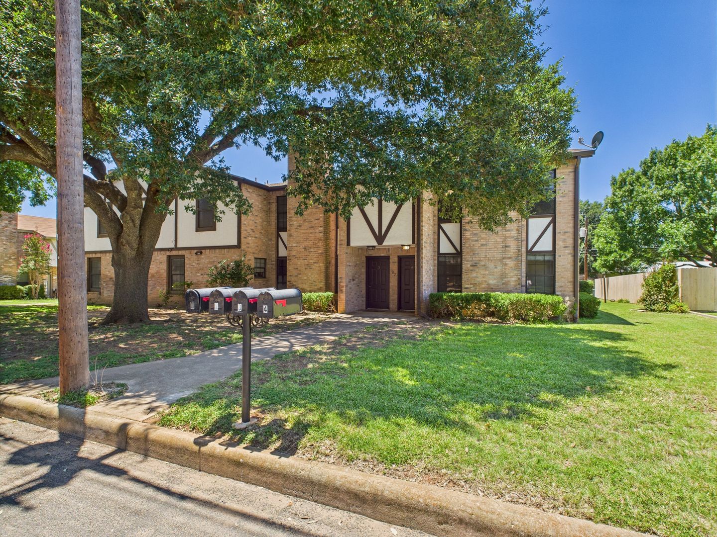 Fredericksburg Apartment: 107 Frederick Road