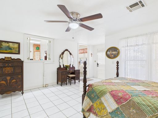 206 North Edison Street, Fredericksburg, TX 78624