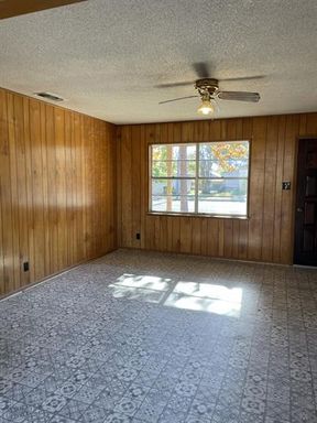 110 West Nimitz Street, Fredericksburg, TX 78624