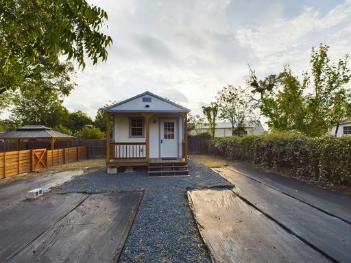 113 Shaw Avenue, Fredericksburg, TX 78624