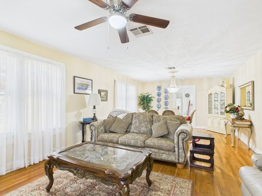 206 North Edison Street, Fredericksburg, TX 78624