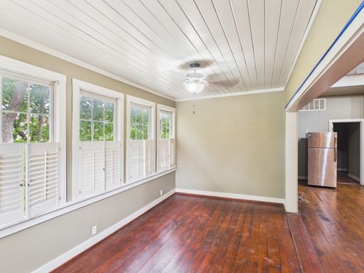 104 N Elk Street, Fredericksburg, TX 78624