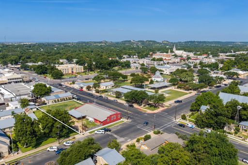 117 N Adams  , Fredericksburg, TX 78624