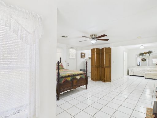 206 North Edison Street, Fredericksburg, TX 78624