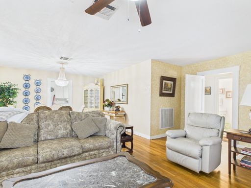 206 North Edison Street, Fredericksburg, TX 78624