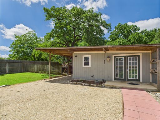 319 West Park Street, Fredericksburg, TX 78624