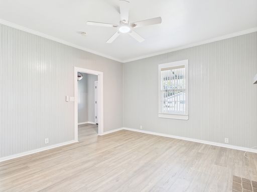 112 West Hackberry Street, Fredericksburg, TX 78624