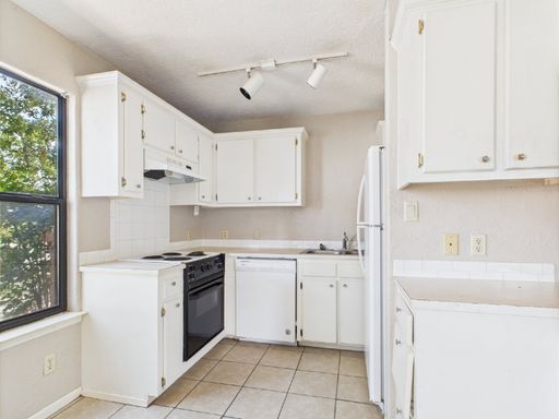 294 Friendship Ln. - 17, Fredericksburg, TX 78624