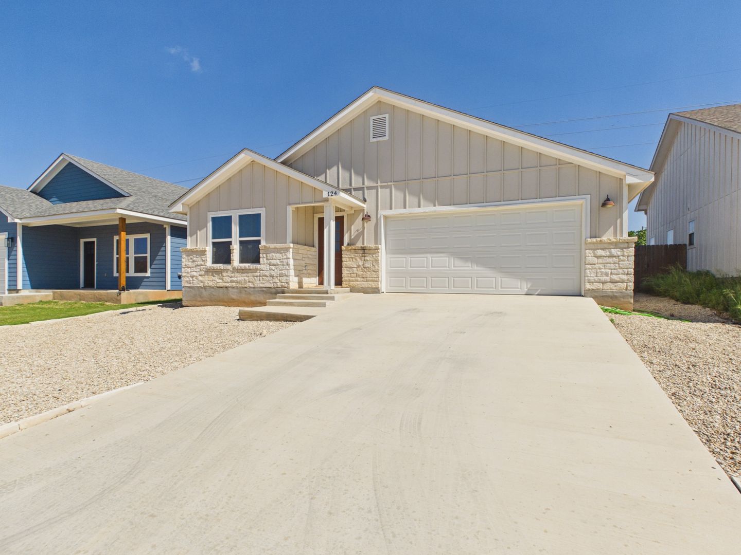 Fredericksburg House: 124 Feather Way