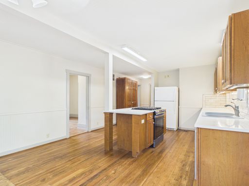 606 W Austin St , Fredericksburg, TX 78624