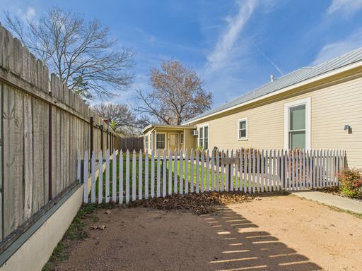 512 Kraupahen Street - A, Fredericksburg, TX 78624