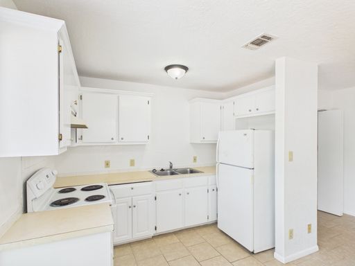 293 Billie Dr. - 13, Fredericksburg, TX 78624