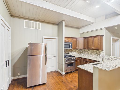 104 N Elk Street, Fredericksburg, TX 78624