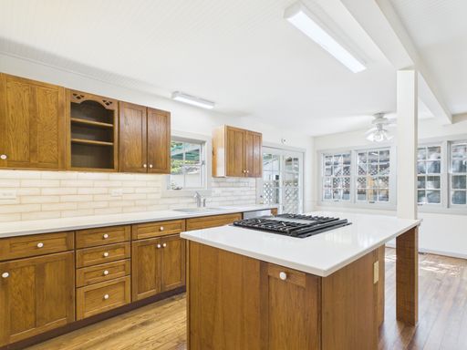 606 W Austin St , Fredericksburg, TX 78624