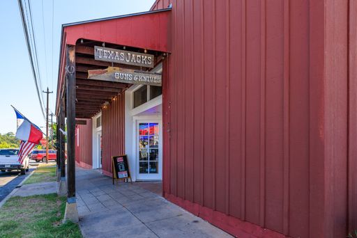 117 N Adams  , Fredericksburg, TX 78624