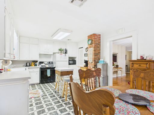 206 North Edison Street, Fredericksburg, TX 78624