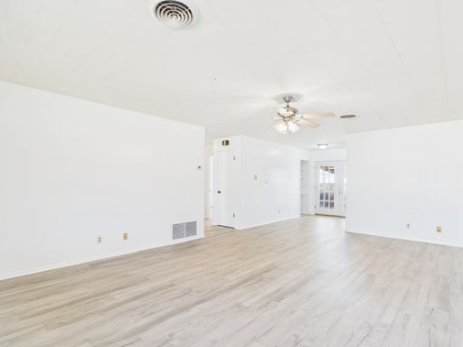 100 Northwest Drive - 17, Fredericksburg, TX 78624