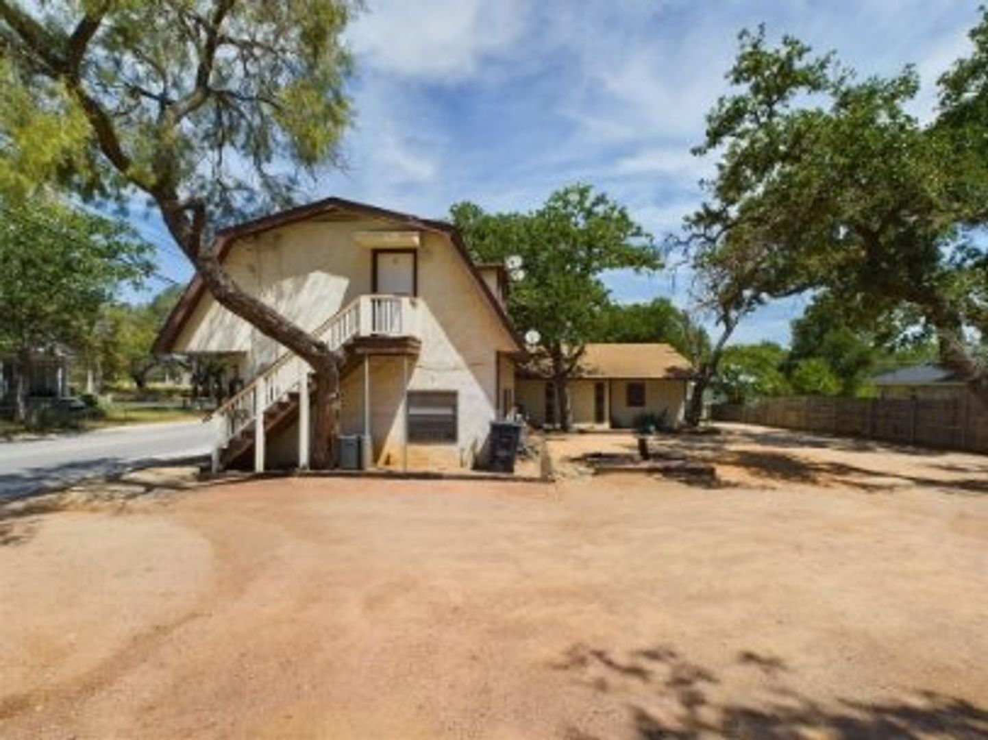 Fredericksburg Apartment: 321 West Park Street